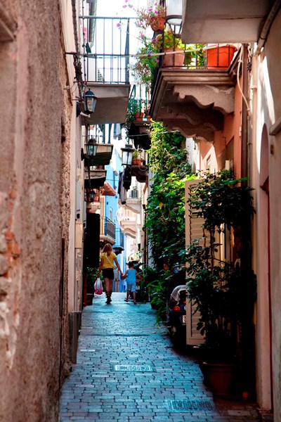 Lipari-tatler-25may17-getty_b_400x600